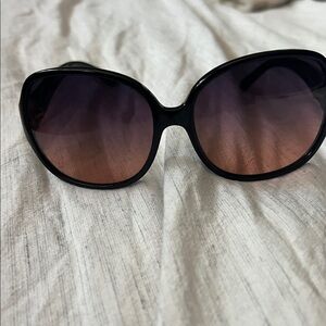 Tory Burch Black Frame Sunglasses with Gradient Brown-to-Purple Lenses